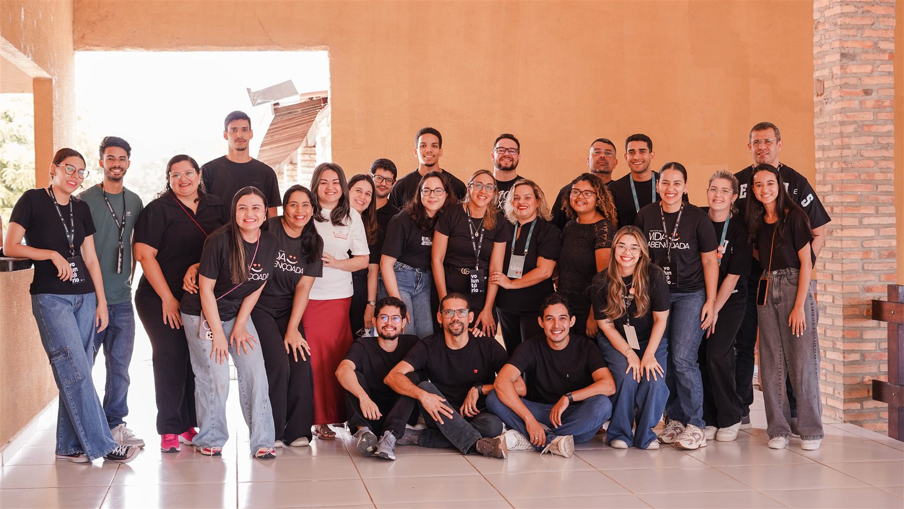 Equipe de voluntários do Instituto Vida Abençoada reunida
